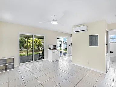 5th image of 527 Goodland Dr W Unit A