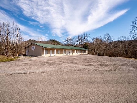 3rd image of 786 Ray Mann Rd