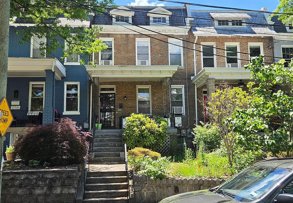 1st image of 718 Varnum St NW