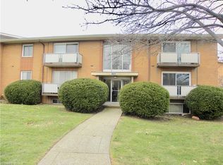 21881 River Oaks Dr APT C8, Rocky River, OH 44116