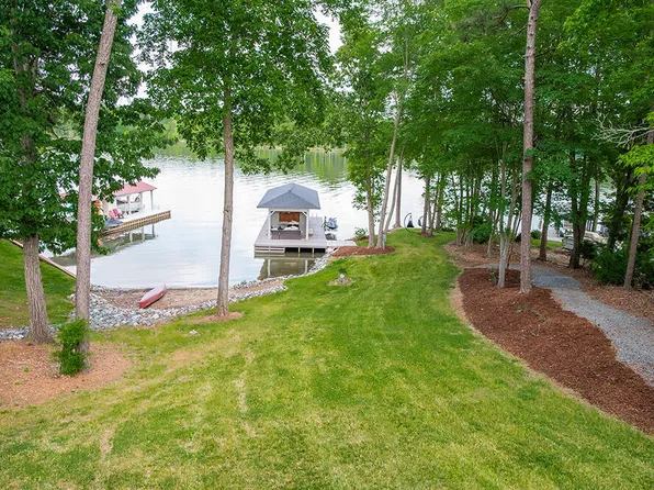 25 Burney Dr, Semora, NC 27343
