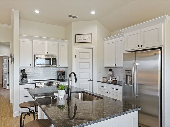 4th image of 7602 Hudson Way