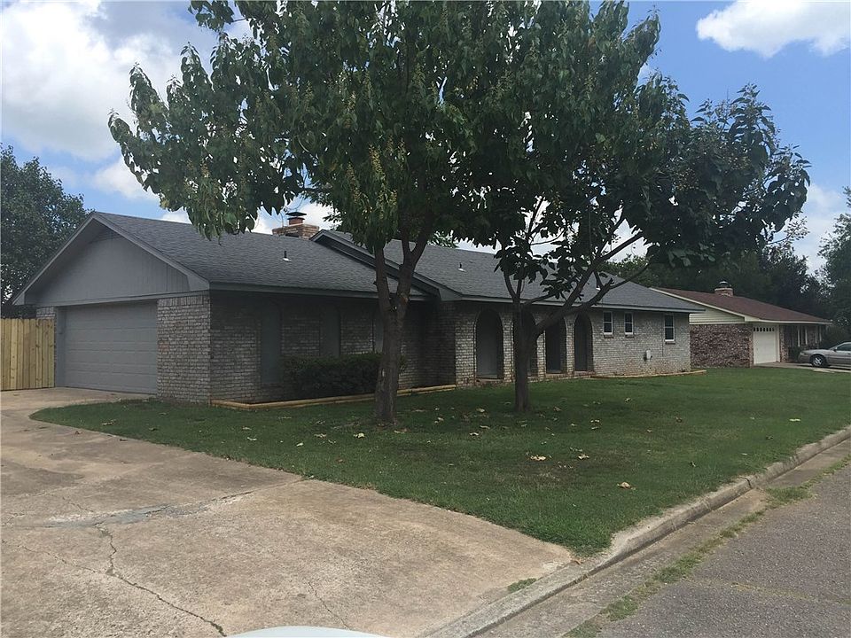 2nd image of 102 Wedgewood Dr