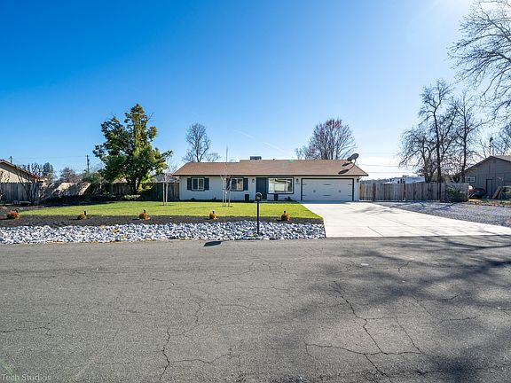 4th image of 21933 Berkeley Dr