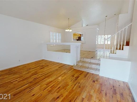 5th image of 222 Carolina Laurel St