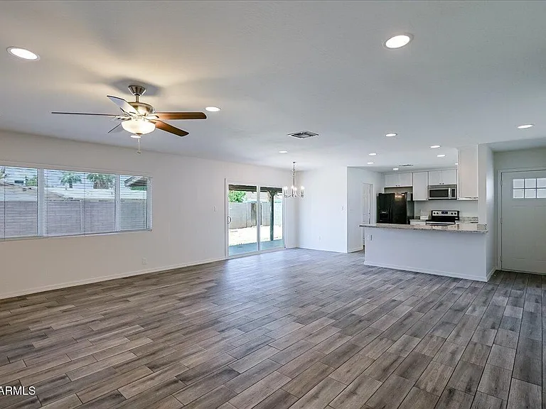 536 N Cheri Lynn Dr — Photo 7