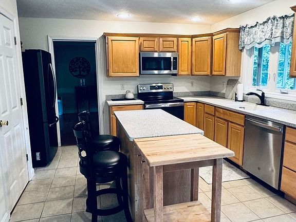 3rd image of 38 Lake St