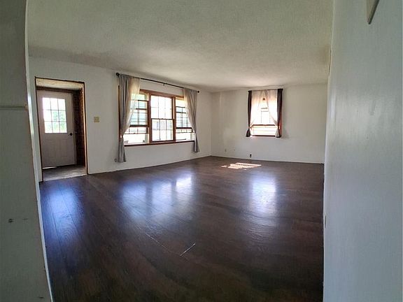 2nd image of 3910 Pacific St