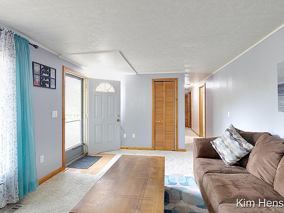 4th image of 3800 Edgerton Ct NE