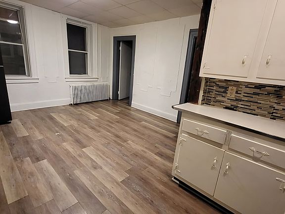2nd image of 39 Corabelle Ave Floor 1