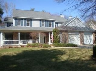 1913 Trail Wood Cir E, Midland, MI 48642