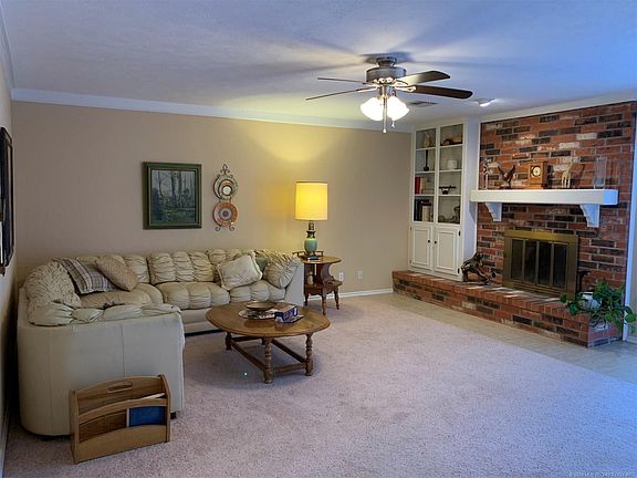3rd image of 1733 East Dr