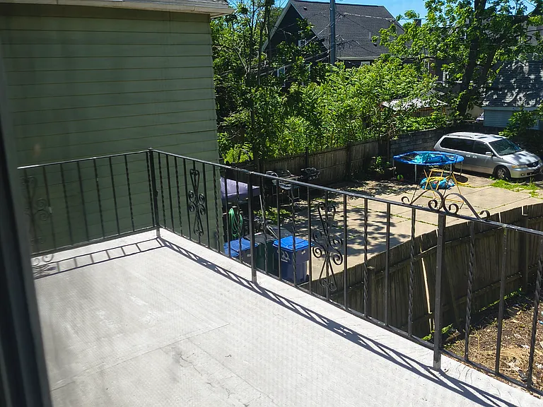 430 Parkdale Ave — Photo 5