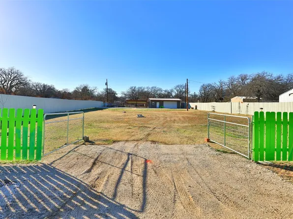 612 Greenbriar Dr, Clyde, TX 79510