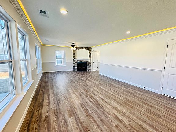 5th image of 2165 Davenport Ct