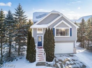 5384 Wild Daisy Ct, Clarkston, MI 48346