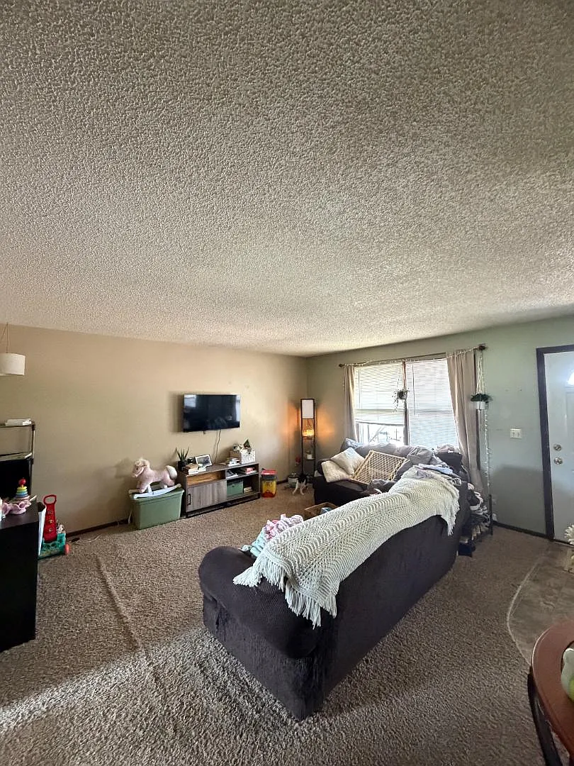 2521 Harvey Dr - 3 — Photo 4