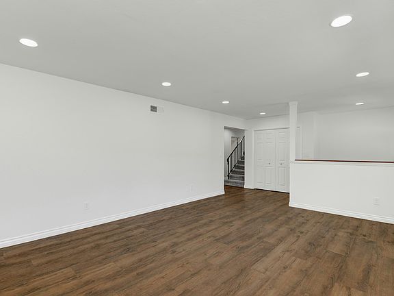 3rd image of 1531 Sundale Rd