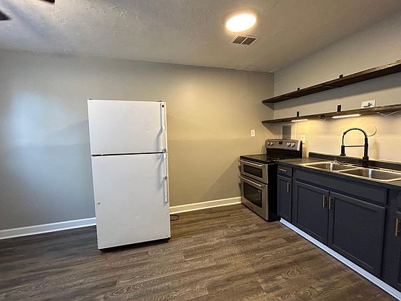 3rd image of 920 Ferndale Pl #A