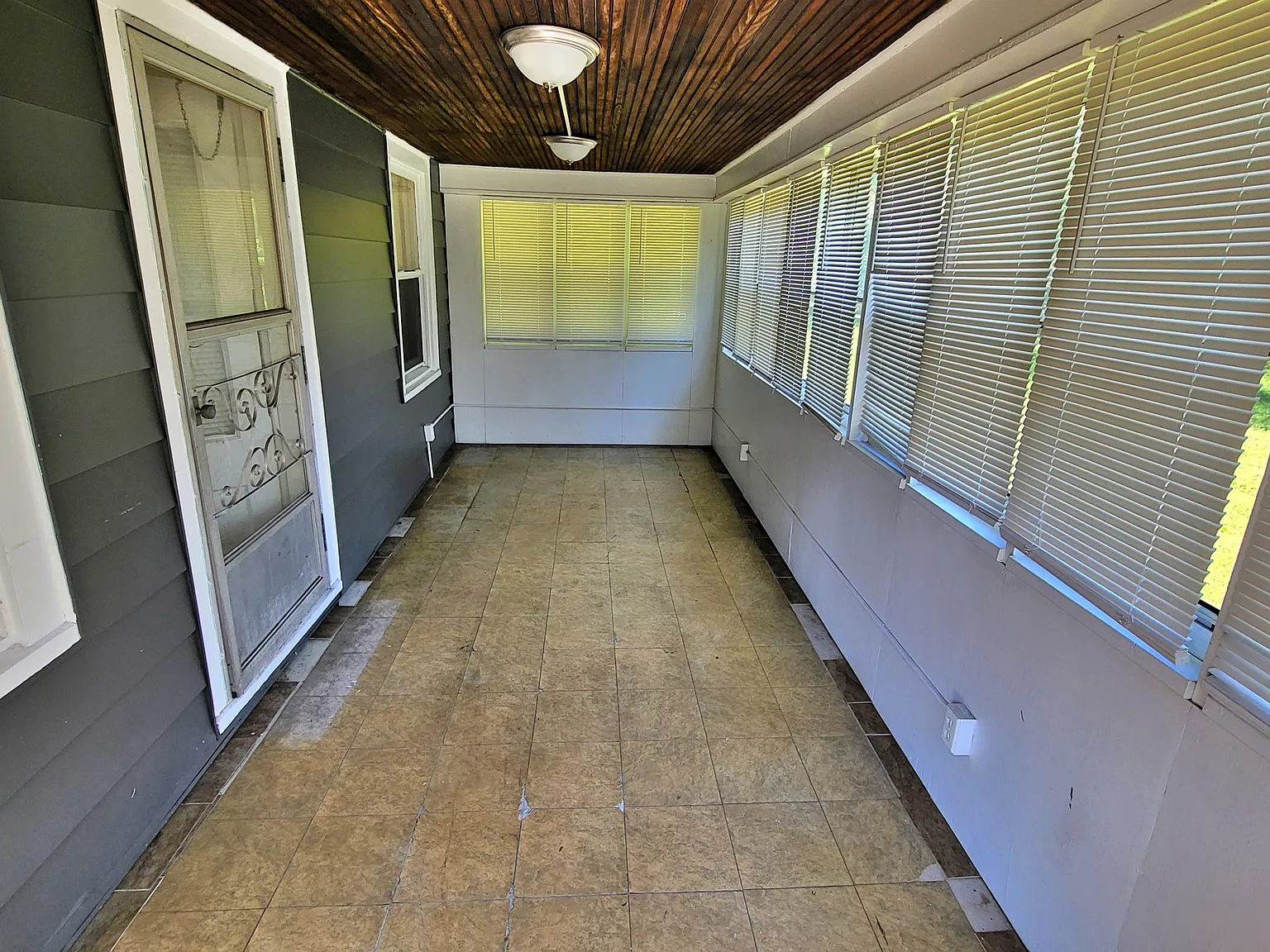2 bed, 1.0 bath, 864 sqft, $1,150 — Photo 4