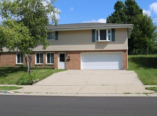 12 S High St, Mayville, WI 53050