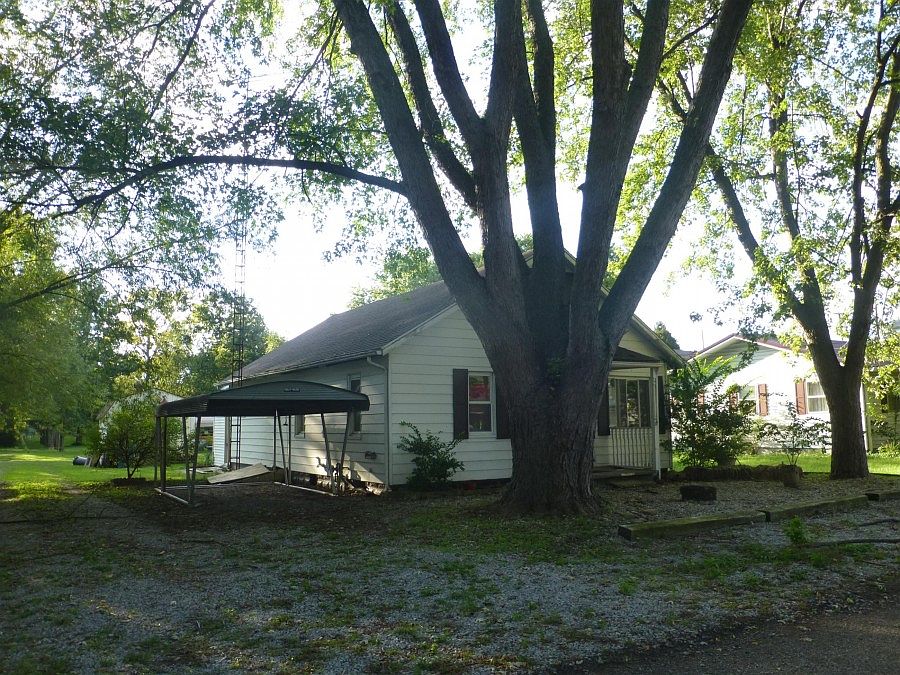 2nd image of 616 Vine St