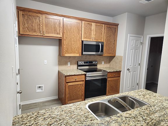 5th image of 332 Arnold Dr #B