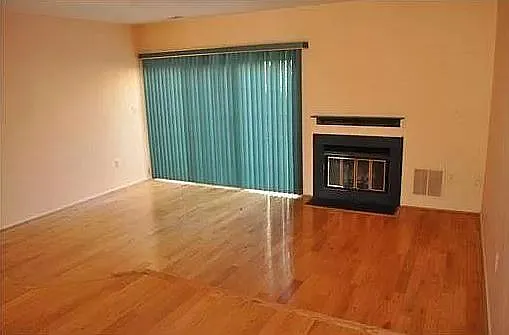 Building Photo - 1703 Oak Ct