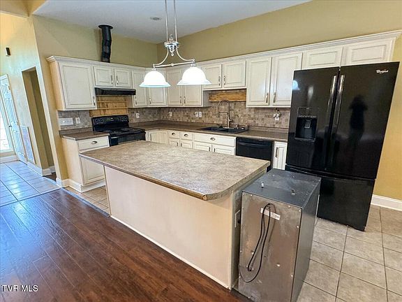 5th image of 211 Big Bear Ln