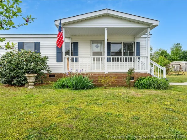 206 Village Ln, Raeford, NC 28376