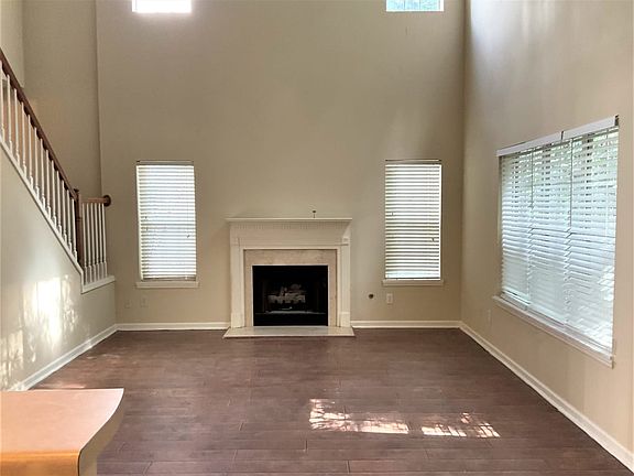 2nd image of 826 Shadow Lakes Dr