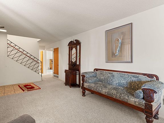4th image of 631 Camino Del Bosque NW