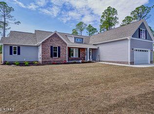 2517 Hoover Rd, Hampstead, NC 28443