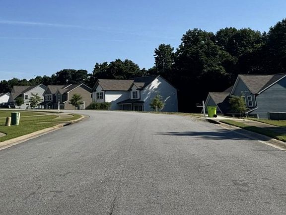 Exterior Neighborhood (street photo)