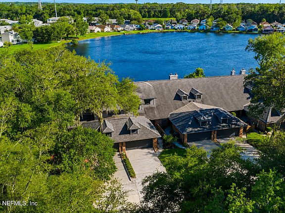 3rd image of 11952 HARBOUR COVE Drive S