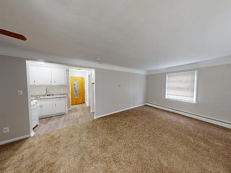 401-421 E Twelve Mile Rd — Photo 8