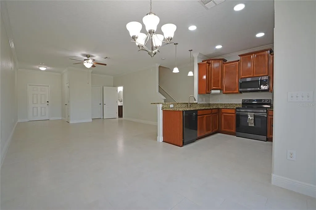 3 bed, 2.5 bath, 1666 sqft, $2,150 — Photo 2