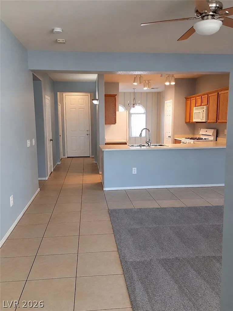 4 bed, 2.0 bath, 1687 sqft, $2,100 — Photo 2