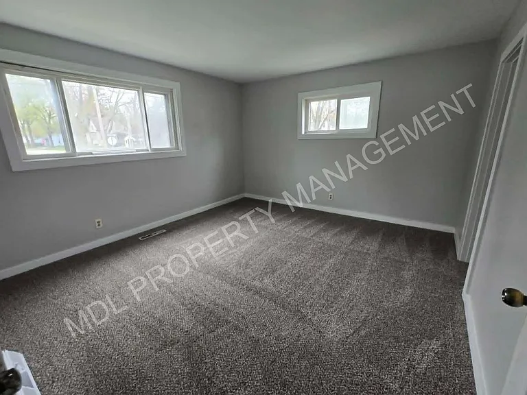 1402 Cass St — Photo 7