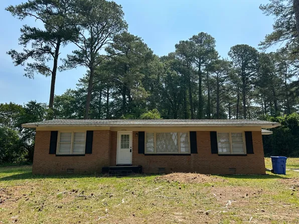 296 Decatur Dr, Fayetteville, NC 28303