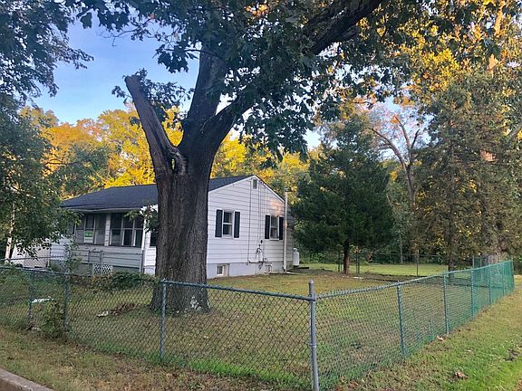 2nd image of 49 Meadowbrook Ln