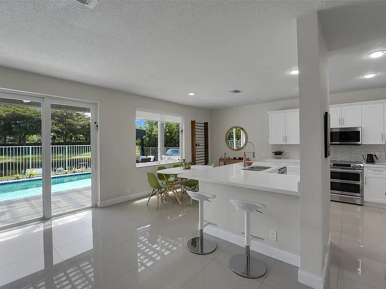 1070 Bluewood Ter — Photo 25