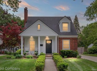 215 Aqua Ct, Royal Oak, MI 48073