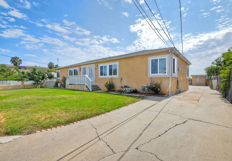 122 Johnston Ln — Photo 2