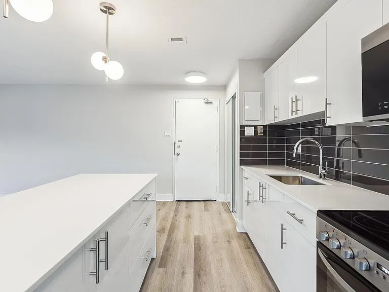 325 Besserer St — Photo 55