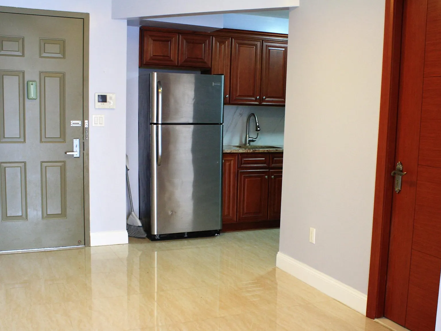 1 bed, 582 sqft, $2,400 — Photo 3