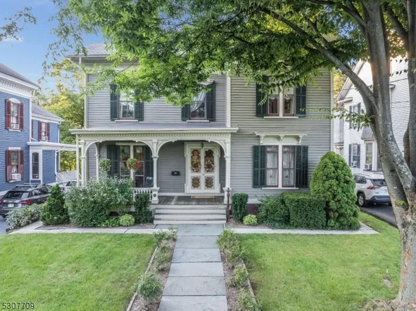 69 Center St, Clinton Town, NJ 08809
