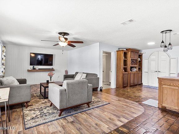 5th image of 4702 Bel Meade Cir