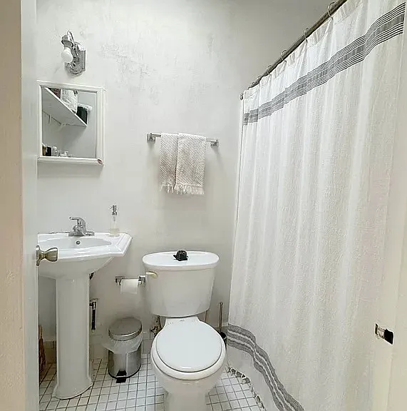 605 6th St #1A — Photo 2