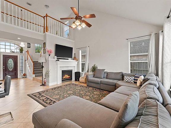 3rd image of 10314 Claybrook Dr